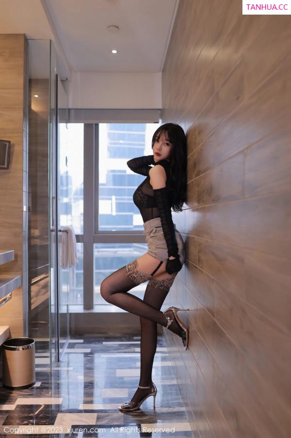 玥儿玥  [XiuRen]高清写真图 2023.06.30 No.7004 玥儿玥er 黑丝美腿第9张图片